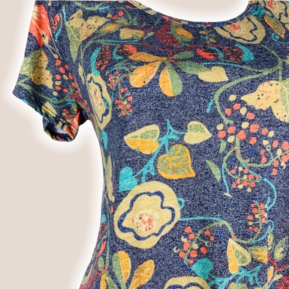 New With Tags Lularoe Classic Tee Size Small - Picture 3 of 4